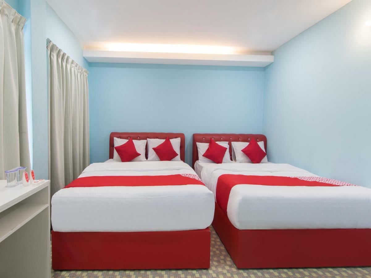 Oyo 1136 Pd Star Hotel Port Dickson Exterior photo