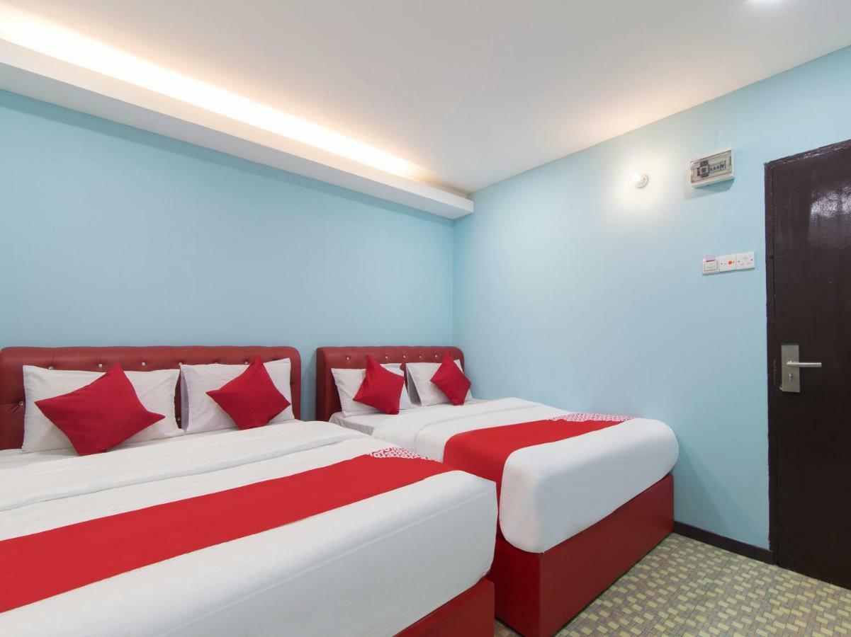 Oyo 1136 Pd Star Hotel Port Dickson Exterior photo