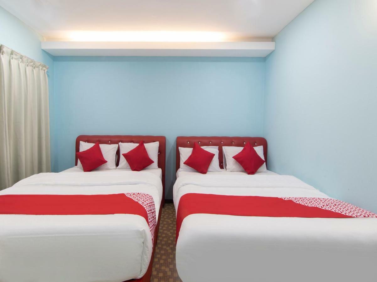 Oyo 1136 Pd Star Hotel Port Dickson Exterior photo