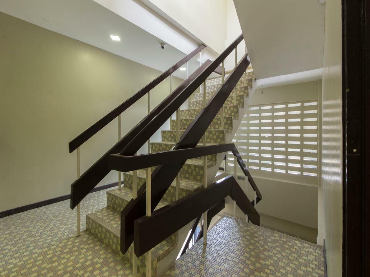Oyo 1136 Pd Star Hotel Port Dickson Exterior photo